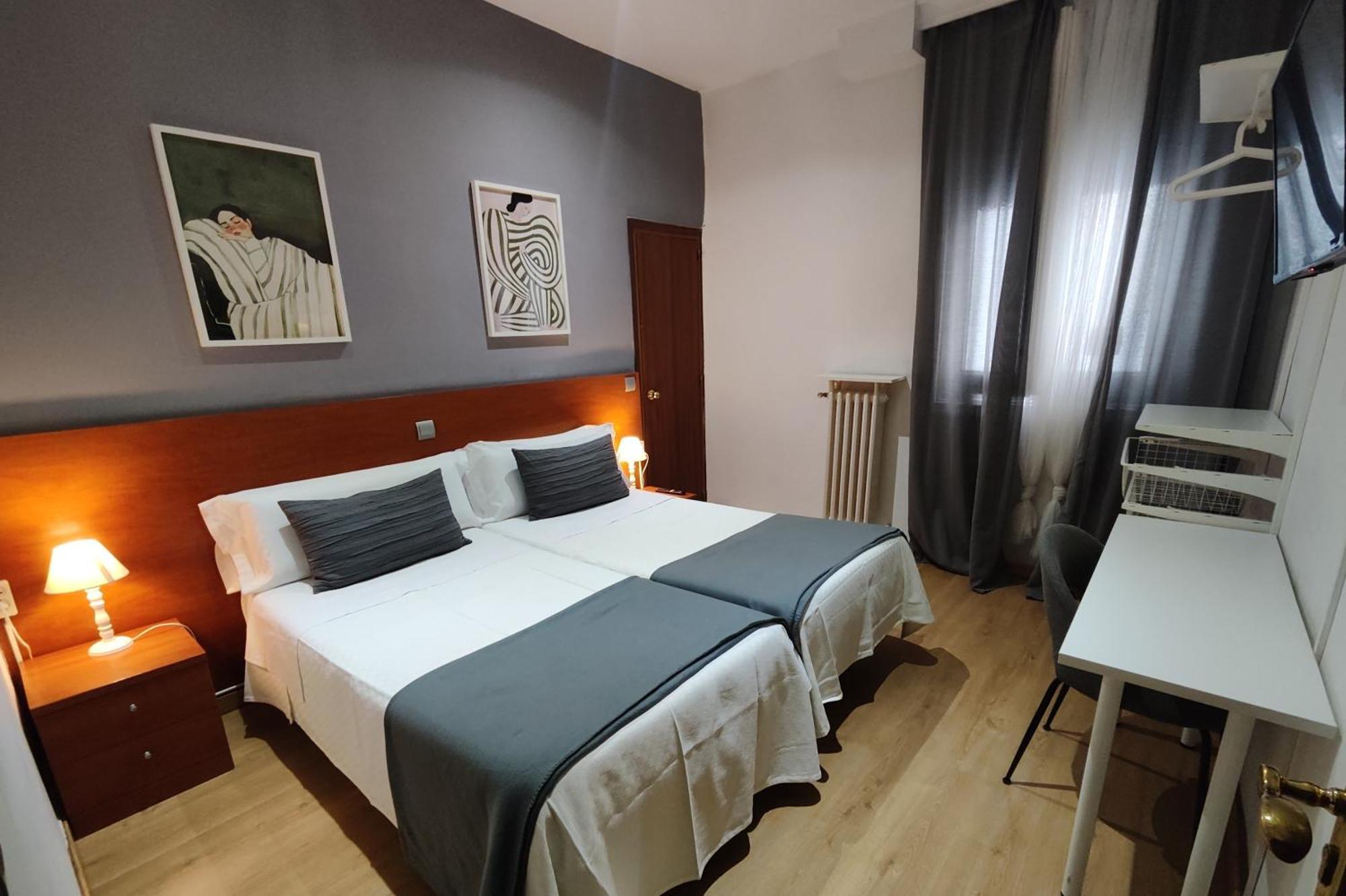 Twin Room,1742723104:JPEG