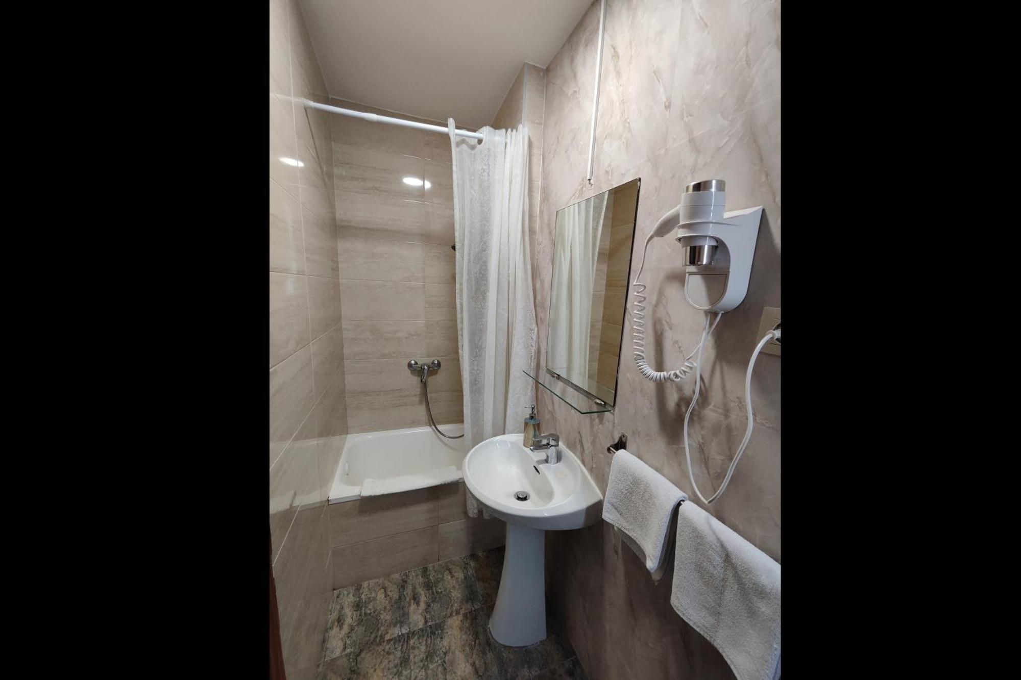 Double Room,1742715040:JPEG