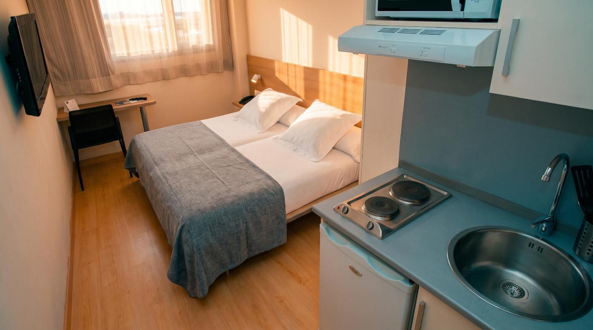 Double or Twin Room Kitchenette