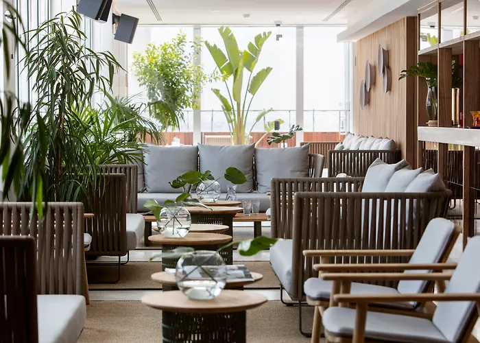 Me Madrid Reina Victoria By Melia